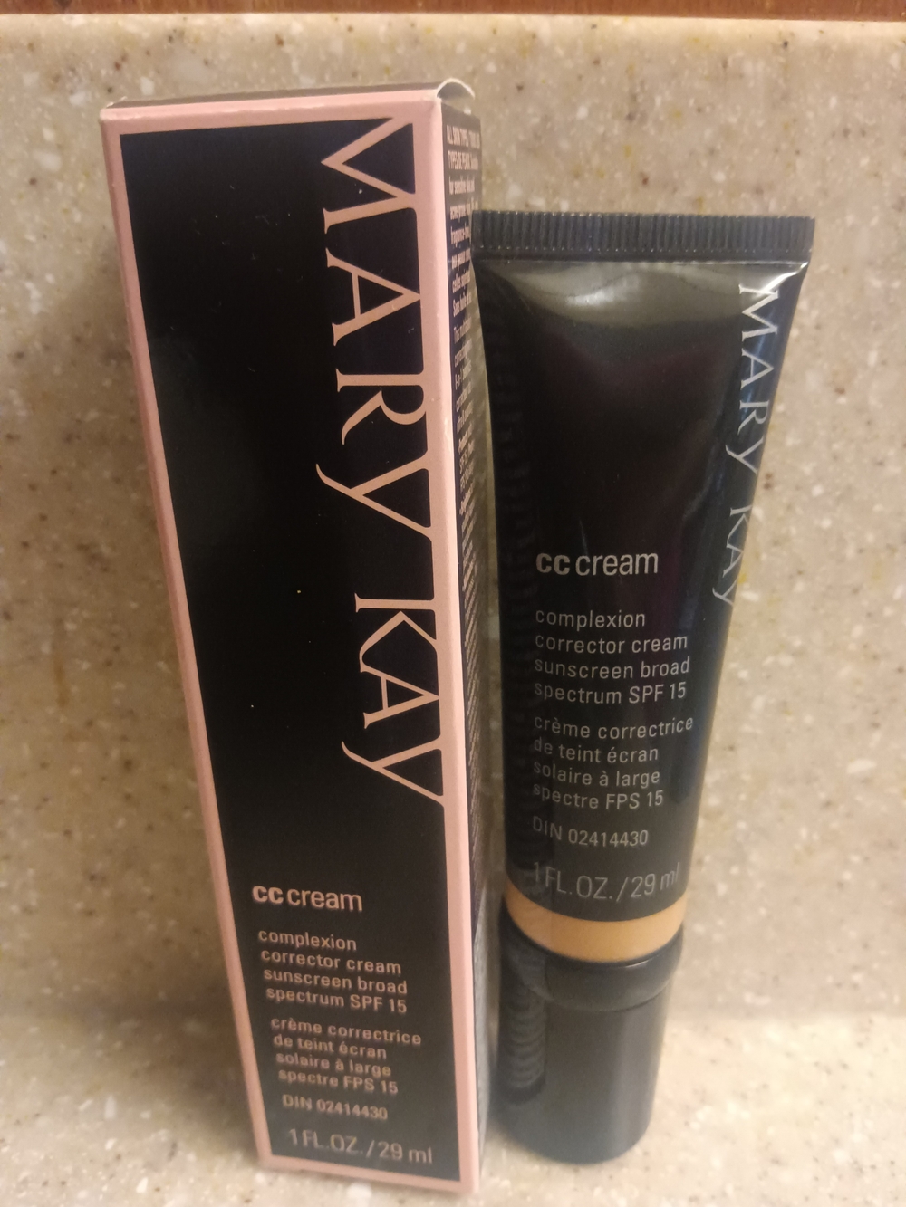 Mary Kay CC Cream - Sunscreen Broad SPF 15 Medium to -Deep